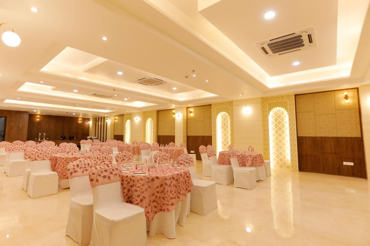 Dolphin Grand 4*