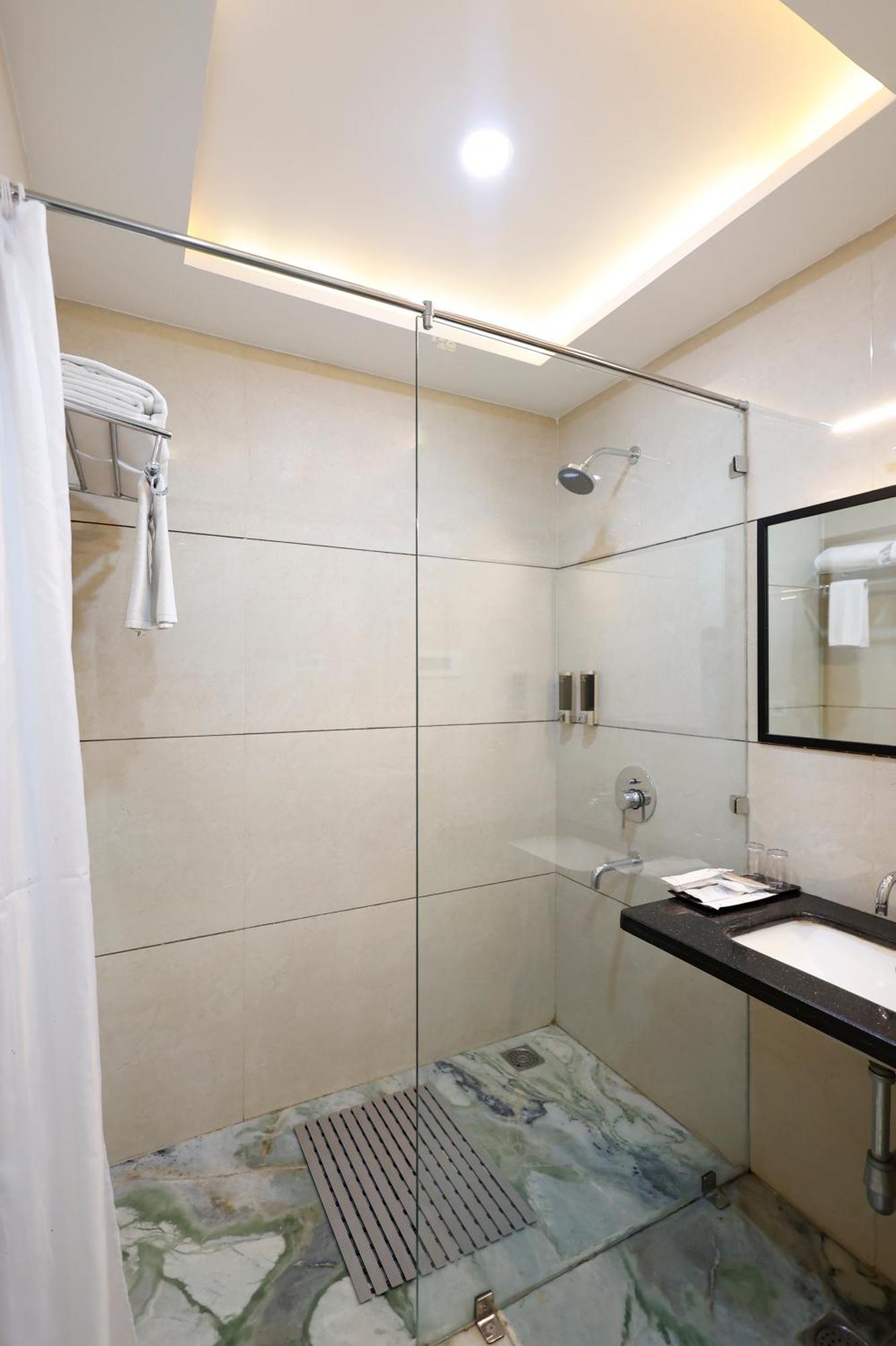 Dolphin Grand 4*