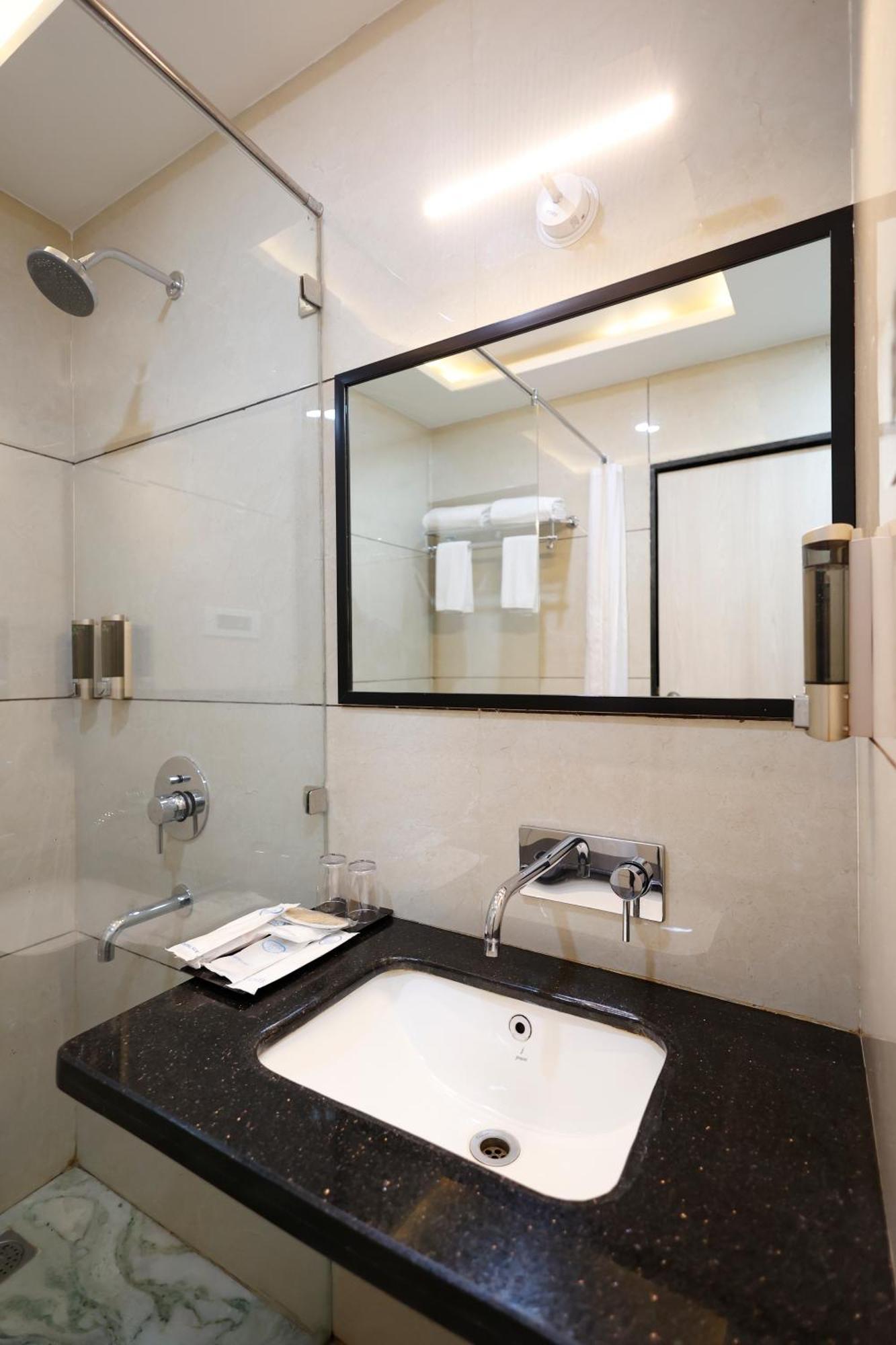 Dolphin Grand Hotel 4*